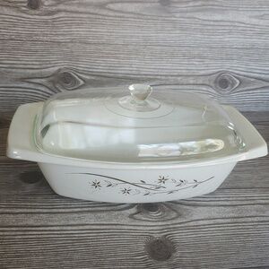 Pyrex vintage golden honeysuckle caserole dish 2.5 qt.